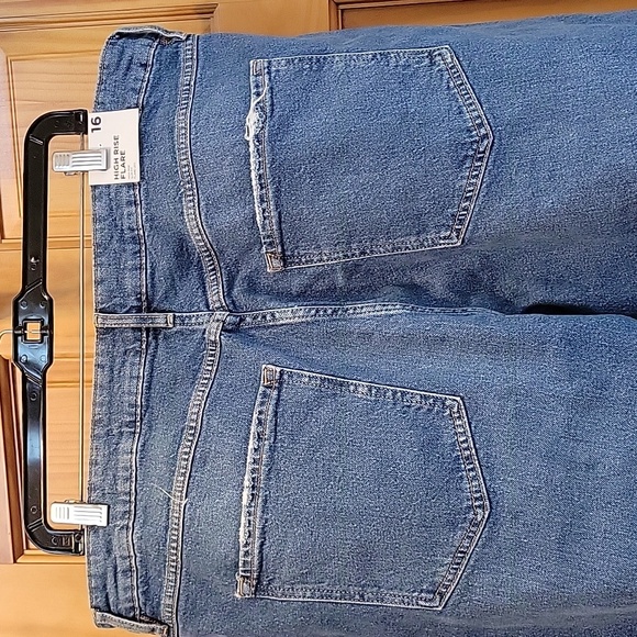 Super cute jeans NWT - Picture 3 of 9